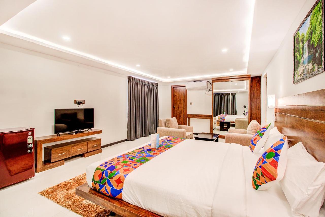 Fabhotel The Royal Suites - Nr Gopalan Innovation Mall Bangalore Bagian luar foto